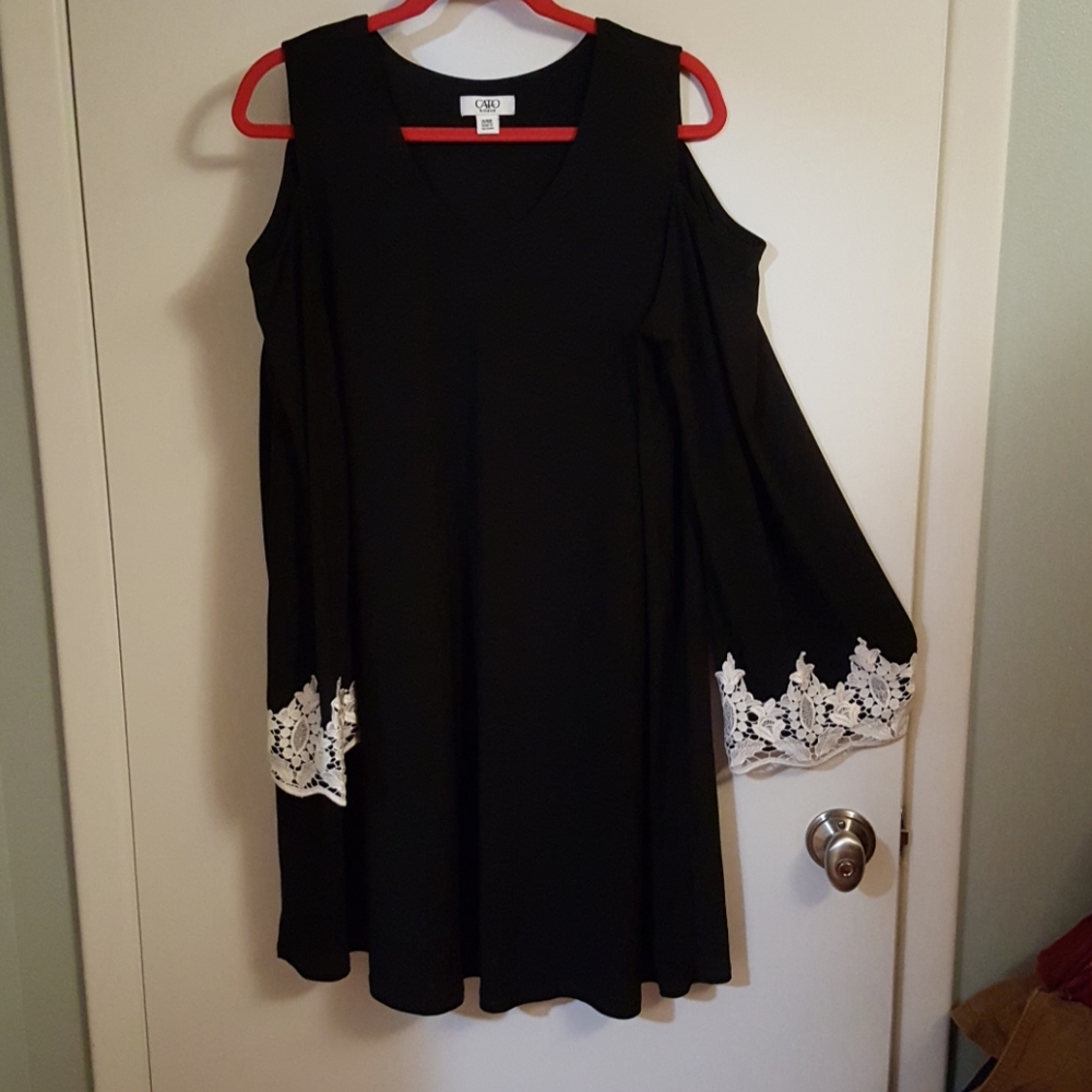 Cato Cold Shoulder w/Lace Detail